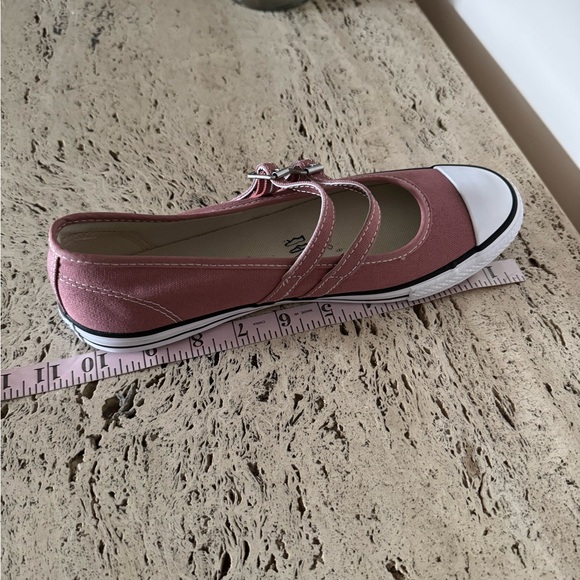 Converse Wmns Chuck Taylor All Star Dainty Mary Jane. Size 8. MSRP $90 - Picture 15 of 17